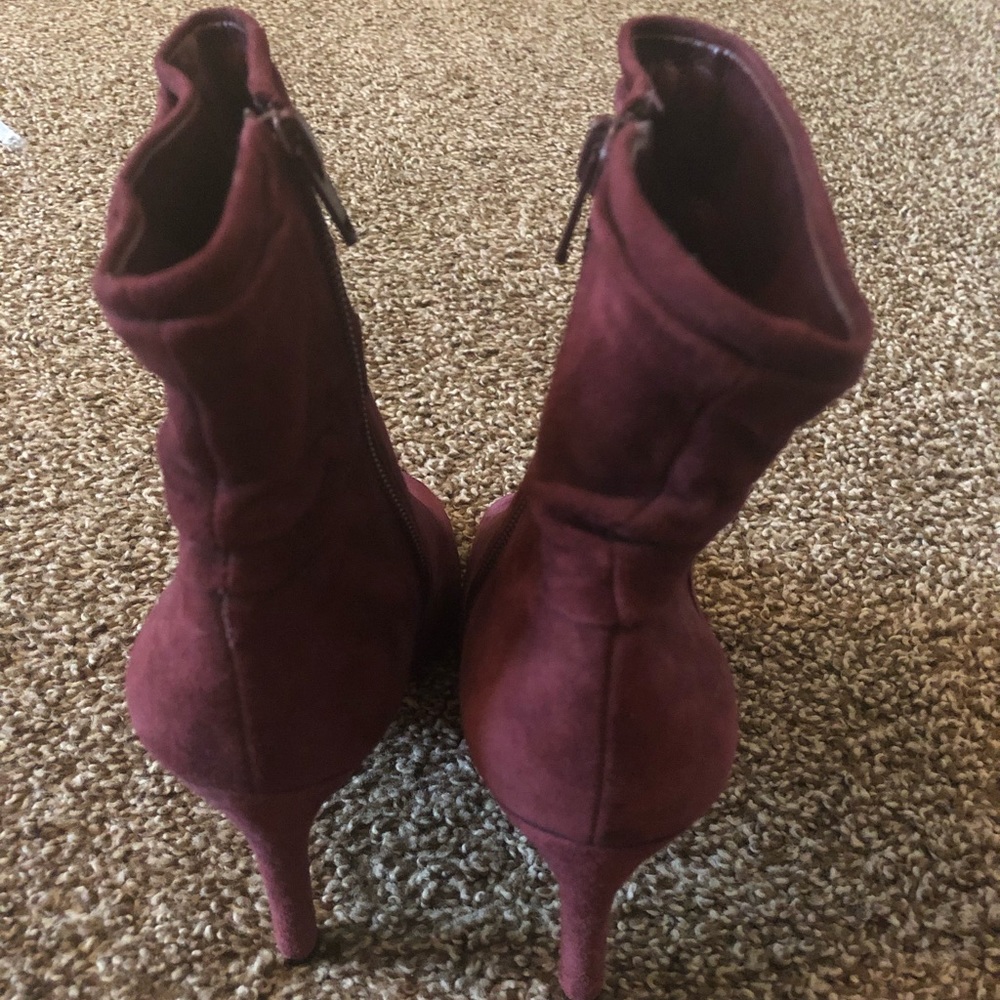 Women’s peak toe suede heels
